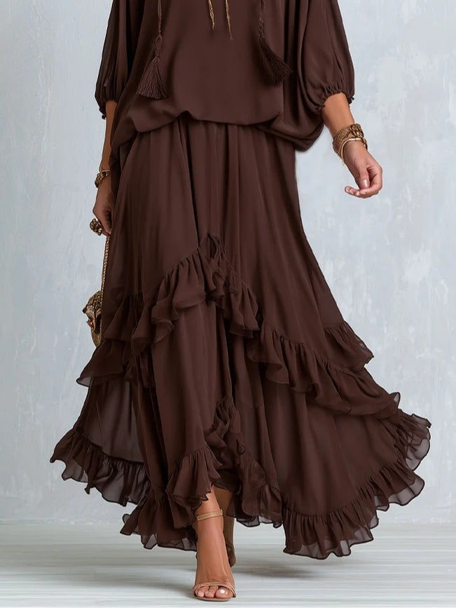Manuela | Top in Chiffon Marrone con Frange e Scollo a V Abbinato a una Gonna a Strati con Volant