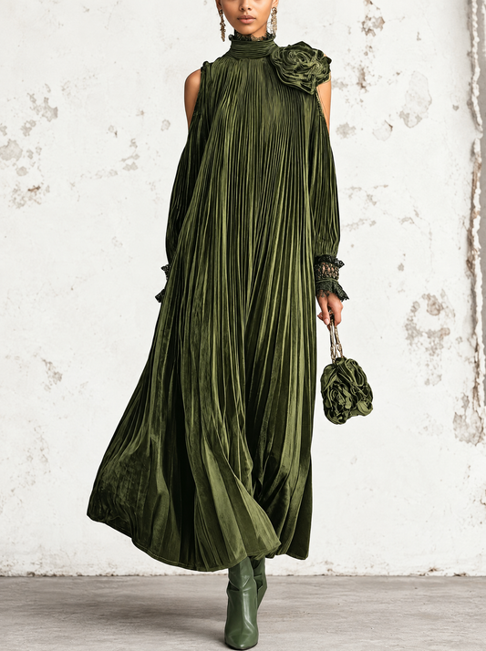 Mariangela | Abito Maxi Plissettato Verde Oliva con Dettaglio Floreale sulle Spalle